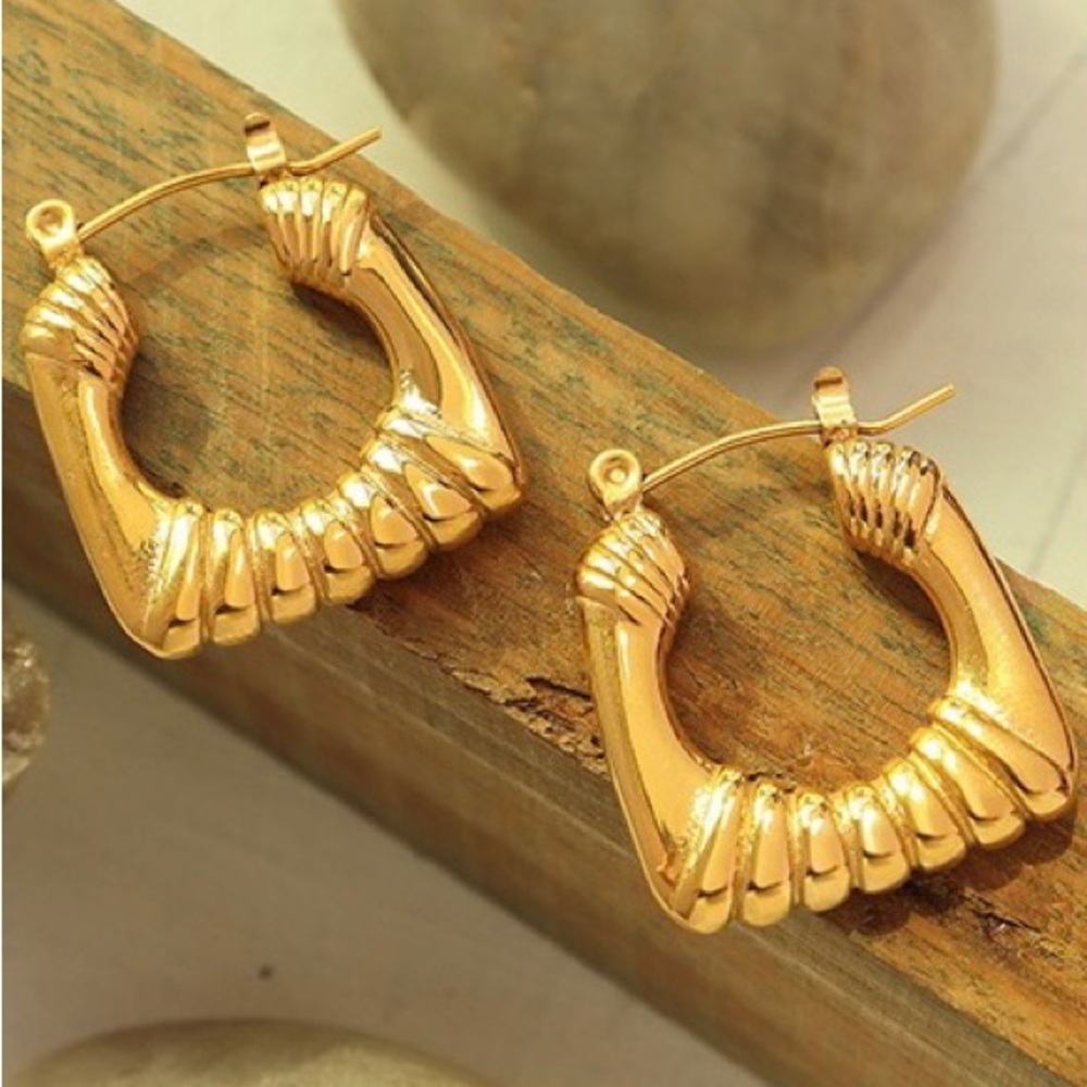 18K Gold Cleo Earrings*Hoop Earrings* - Picture 4 of 7